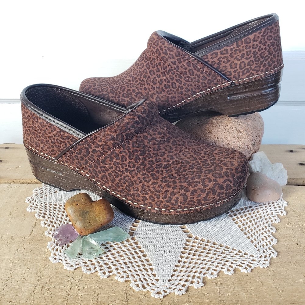 Meow Dansko Leopard Pro Clog Mini Cheetah Animal Suede Boho Gypsy Mobwife Demure
